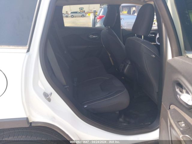 1C4PJLCB0FW711715 Jeep Cherokee Latitude