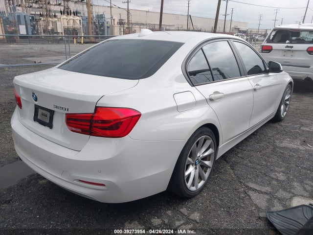 BMW 320i 2016 WBA8A9C58GK618867 Image 4