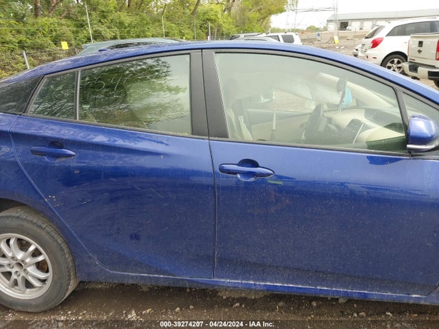 Toyota Prius Three 2018 JTDKARFU3J3546280 Image 13