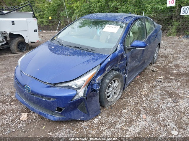 Toyota Prius Three 2018 JTDKARFU3J3546280 Image 2