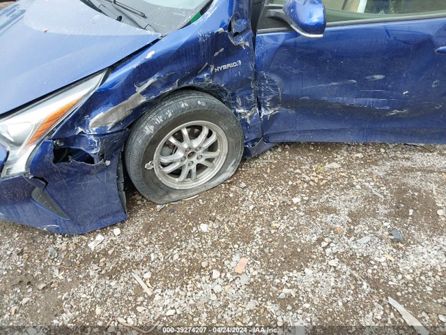 Toyota Prius Three 2018 JTDKARFU3J3546280 Image 6