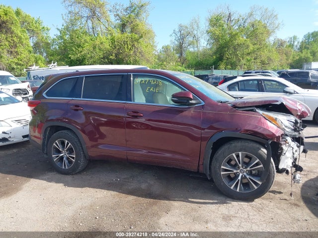 Toyota Highlander Le Plus 2018 5TDBZRFH8JS496907 Image 14
