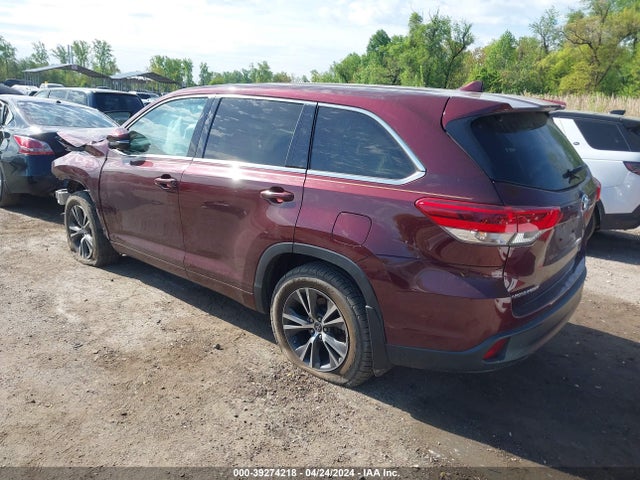 Toyota Highlander Le Plus 2018 5TDBZRFH8JS496907 Image 3