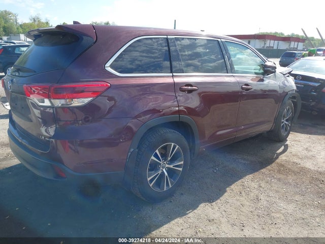 Toyota Highlander Le Plus 2018 5TDBZRFH8JS496907 Image 4