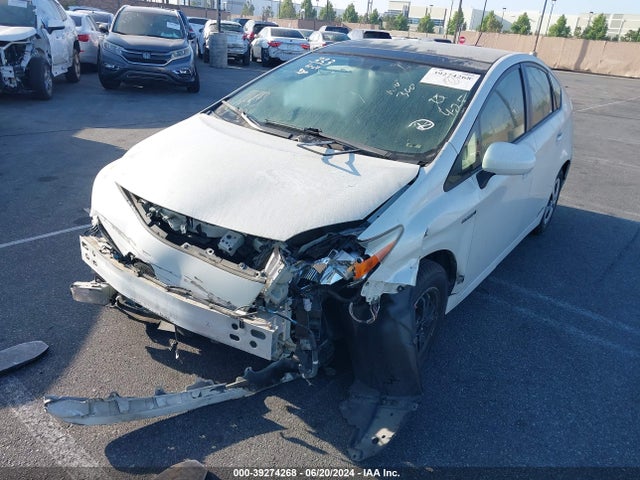 Toyota Prius Three 2014 JTDKN3DU9E1738776 Image 2