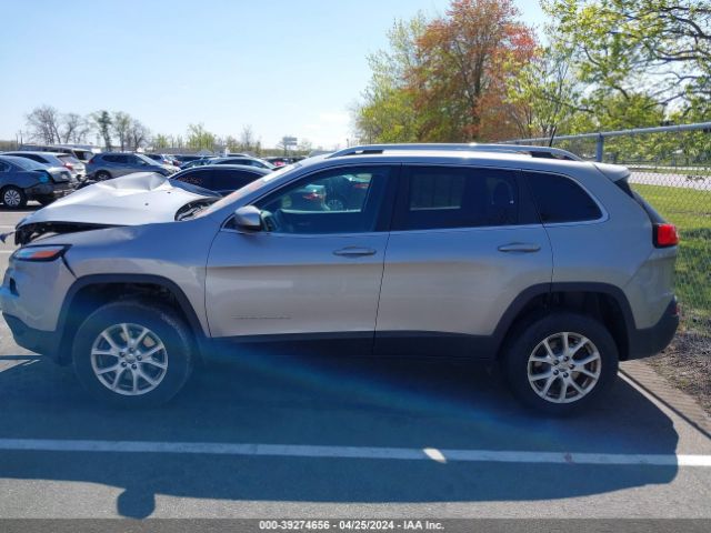 1C4PJMCSXHW588093 Jeep Cherokee Latitude 4x4