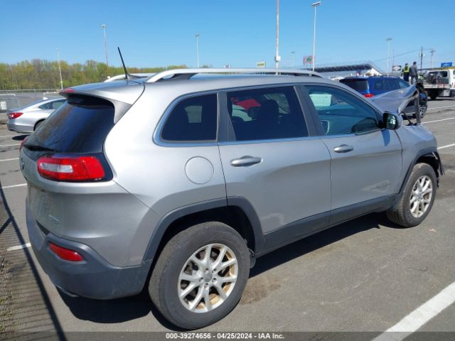 1C4PJMCSXHW588093 Jeep Cherokee Latitude 4x4