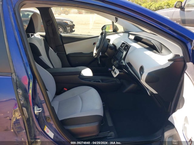 Toyota Prius Two 2017 JTDKBRFU5H3048122 Image 5
