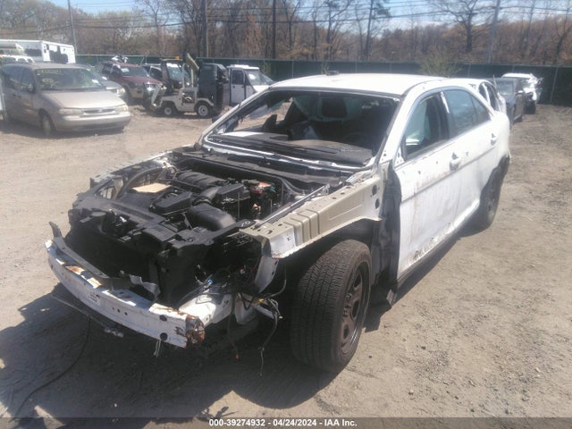 Ford Police Interceptor 2015 1FAHP2MK0FG188952 Image 2