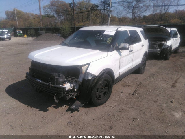 Ford Police Interceptor Utility 2018 1FM5K8AR4JGA20672 Image 2