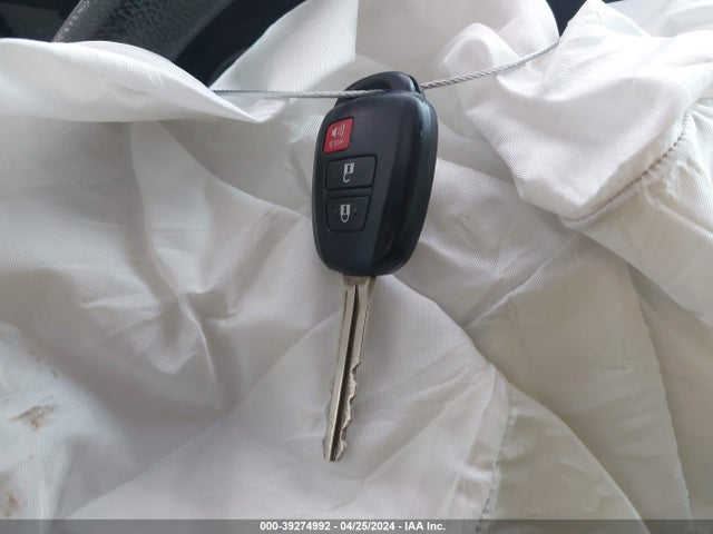 Toyota RAV4 LE 2016 JTMZFREV3GJ092093 Image 11