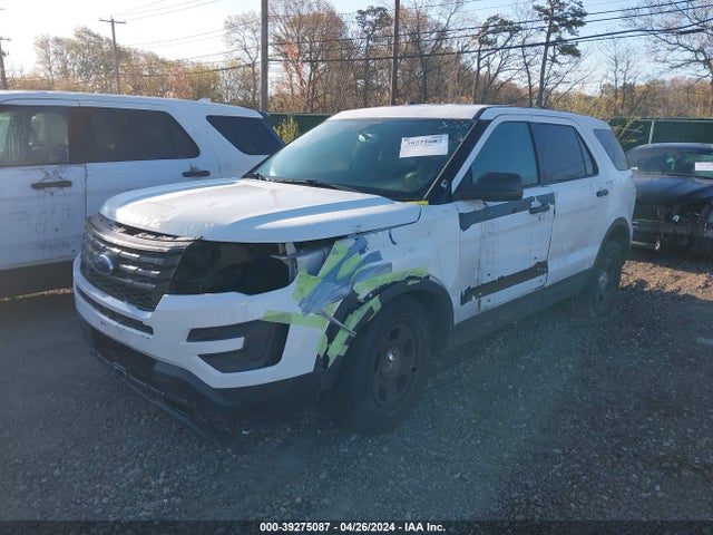 Ford Police Interceptor Utility 2018 1FM5K8AR7JGC74988 Image 2