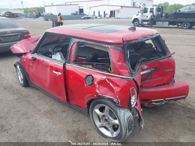 2005 MINI COOPER WMWRC33575TK62351 Photo 2