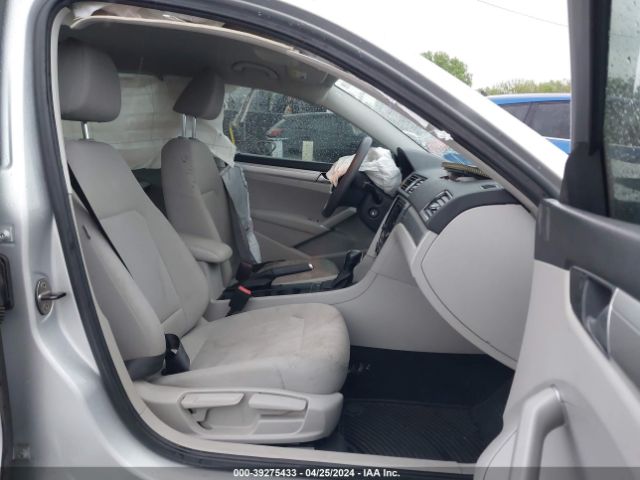 1VWAS7A39GC036095 Volkswagen Passat 1.8t S