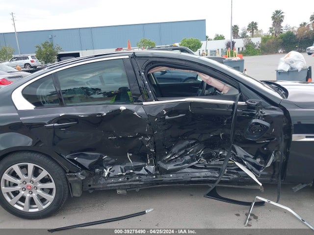 2019 JAGUAR XE SAJAR4FX0KCP50619 Photo 5