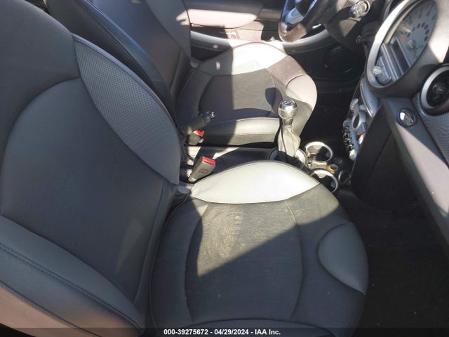 2010 MINI COOPER S CLUBMAN WMWMM3C50ATP75698 Photo 4