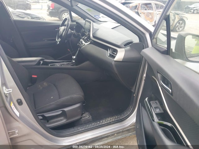 Toyota C-HR XLE 2019 JTNKHMBX7K1033136 Image 5