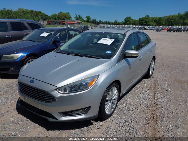Ford Focus Titanium 2018 1FADP3J25JL323559 Image 2