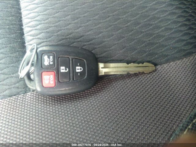 2T1BURHE6KC133033 Toyota COROLLA LE