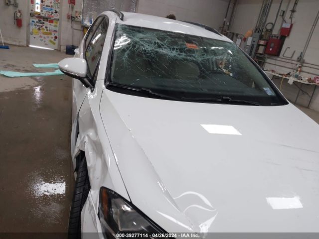 3VW217AU2JM765643 Volkswagen Golf Sportwagen Tsi S