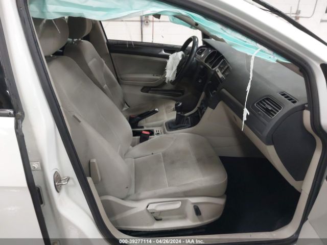 3VW217AU2JM765643 Volkswagen Golf Sportwagen Tsi S