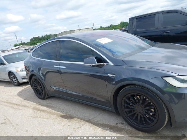 Tesla Model X 60d/70d/75d/90d 2016 5YJXCAE21GF006570 Image 13
