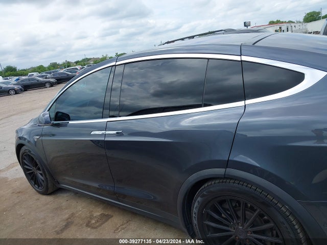 Tesla Model X 60d/70d/75d/90d 2016 5YJXCAE21GF006570 Image 14