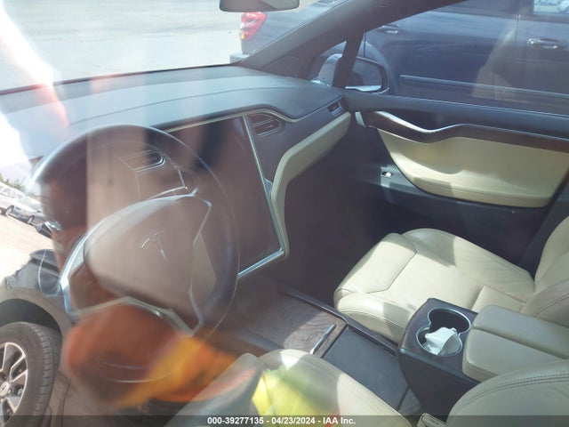 Tesla Model X 60d/70d/75d/90d 2016 5YJXCAE21GF006570 Image 17