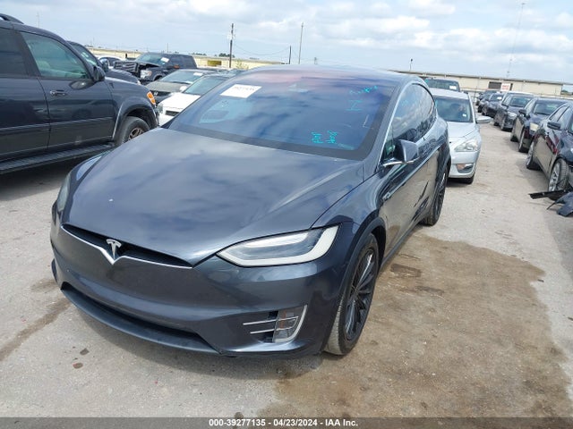 Tesla Model X 60d/70d/75d/90d 2016 5YJXCAE21GF006570 Image 2