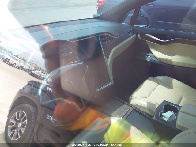 Tesla Model X 60d/70d/75d/90d 2016 5YJXCAE21GF006570 Image 7