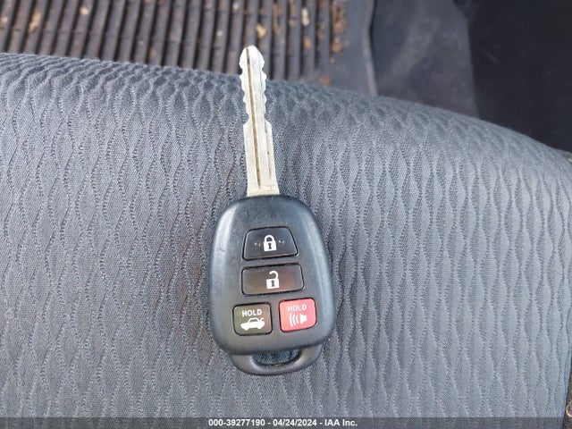 Toyota COROLLA LE 2018 5YFBURHE6JP822584 Image 11
