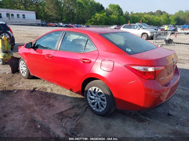 Toyota COROLLA LE 2018 5YFBURHE6JP822584 Image 3