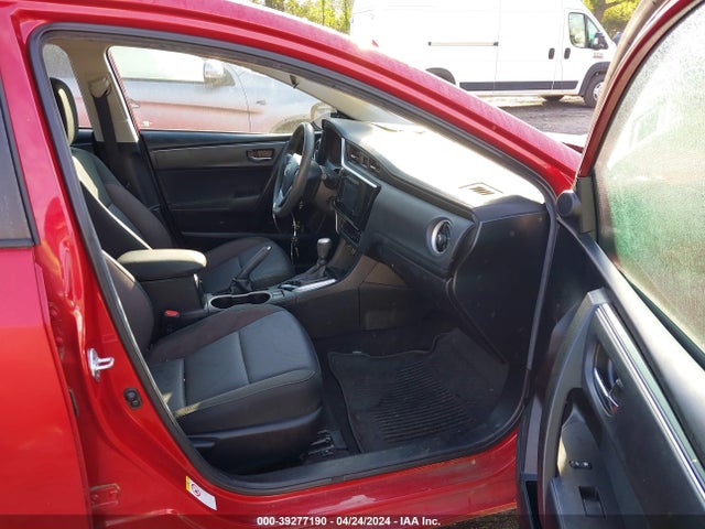 Toyota COROLLA LE 2018 5YFBURHE6JP822584 Image 5