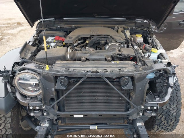 1C4HJXEG5JW118090 Jeep Wrangler Unlimited Sahara 4x4