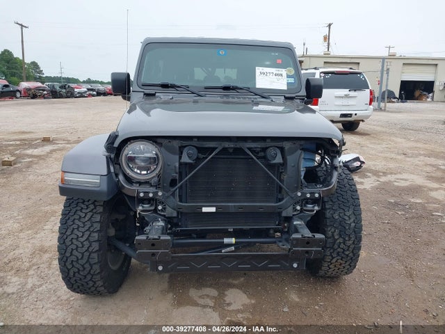 1C4HJXEG5JW118090 Jeep Wrangler Unlimited Sahara 4x4
