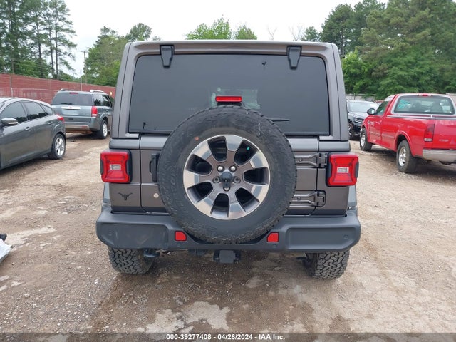 1C4HJXEG5JW118090 Jeep Wrangler Unlimited Sahara 4x4