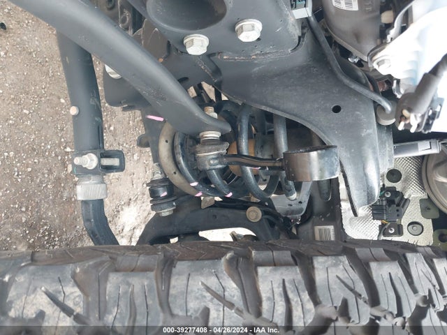 1C4HJXEG5JW118090 Jeep Wrangler Unlimited Sahara 4x4