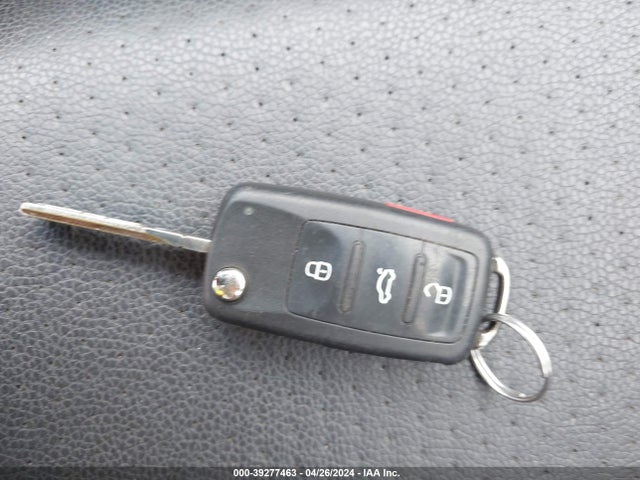 3VWDB7AJXJM246030 Volkswagen Jetta 1.4t Se/1.4t Wolfsburg Edition