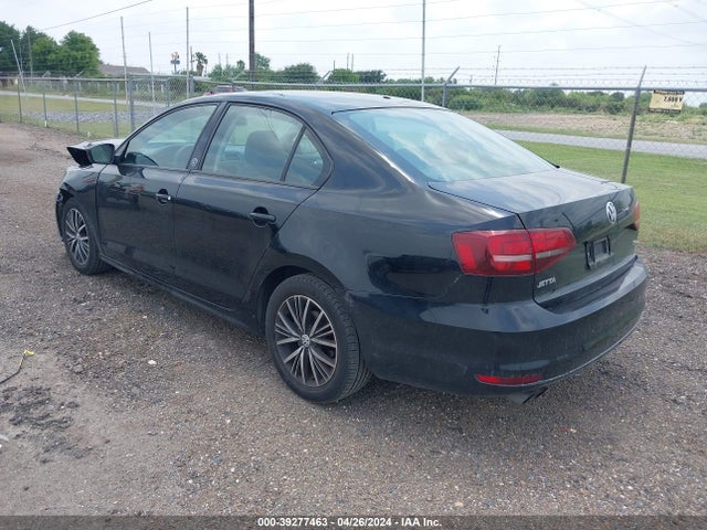 3VWDB7AJXJM246030 Volkswagen Jetta 1.4t Se/1.4t Wolfsburg Edition