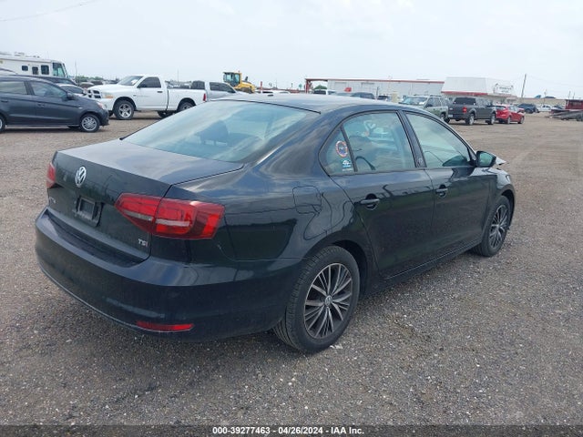 3VWDB7AJXJM246030 Volkswagen Jetta 1.4t Se/1.4t Wolfsburg Edition