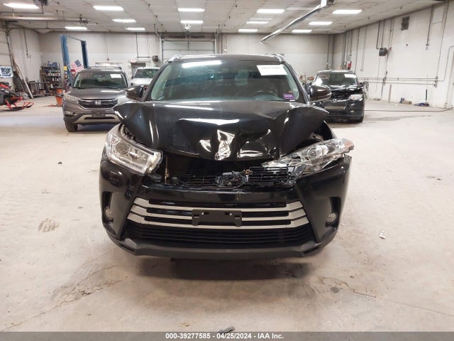 Toyota Highlander Xle 2018 5TDJZRFH7JS560902 Image 12