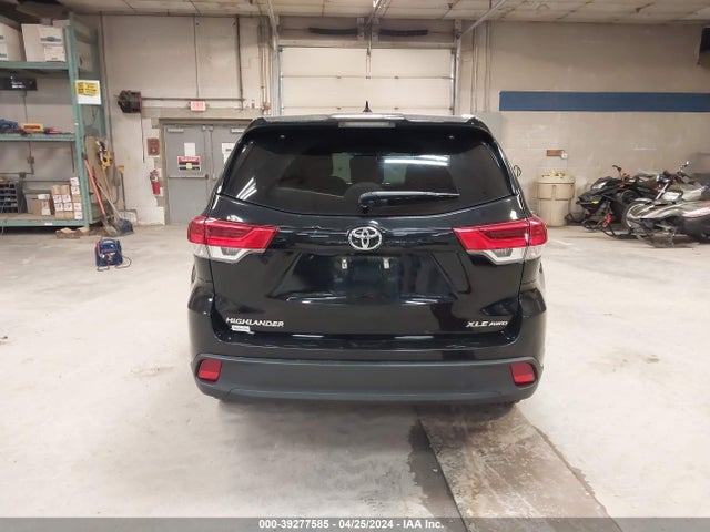 Toyota Highlander Xle 2018 5TDJZRFH7JS560902 Image 16