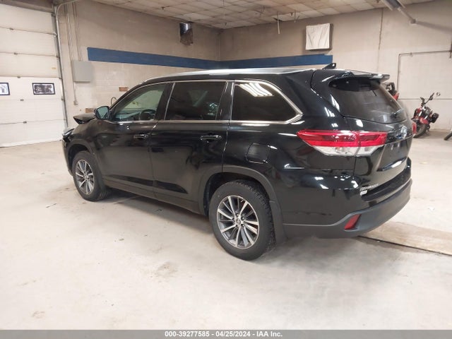 Toyota Highlander Xle 2018 5TDJZRFH7JS560902 Image 3