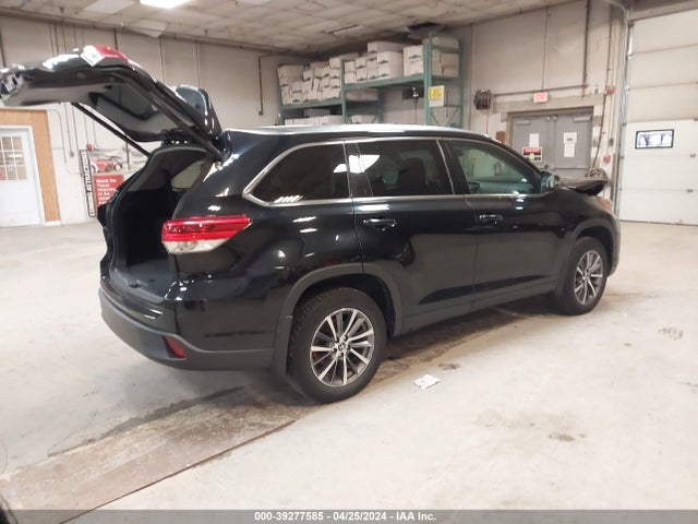 Toyota Highlander Xle 2018 5TDJZRFH7JS560902 Image 4
