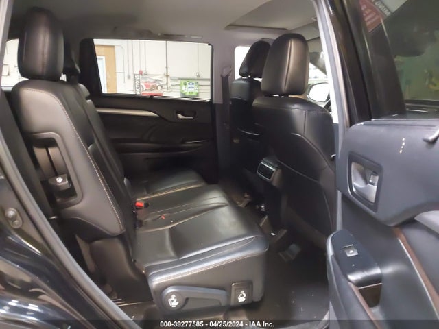 Toyota Highlander Xle 2018 5TDJZRFH7JS560902 Image 8