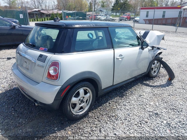 2011 MINI COOPER WMWSU3C55BTX97267 Photo 3