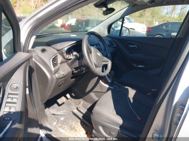 Chevrolet TRAX LS 2018 3GNCJNSB1JL223469 Image 5