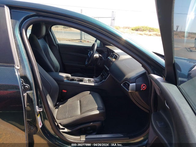 2017 JAGUAR XE SAJAF4BV0HA969811 Photo 4