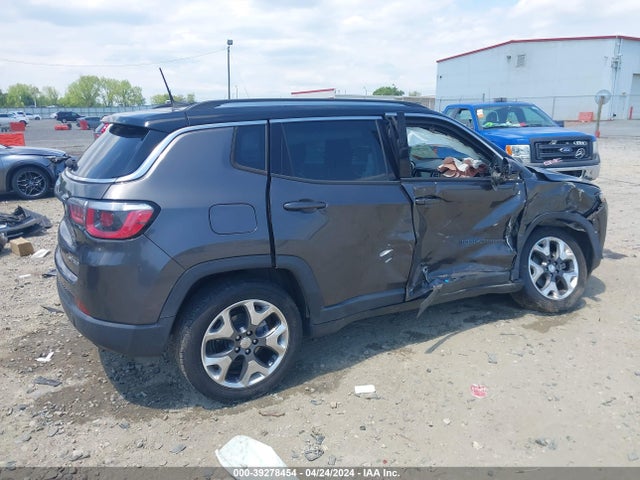 3C4NJCCB5JT193798 Jeep Compass Limited Fwd