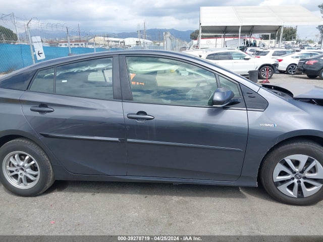 Toyota Prius Two 2018 JTDKBRFU0J3067232 Image 13